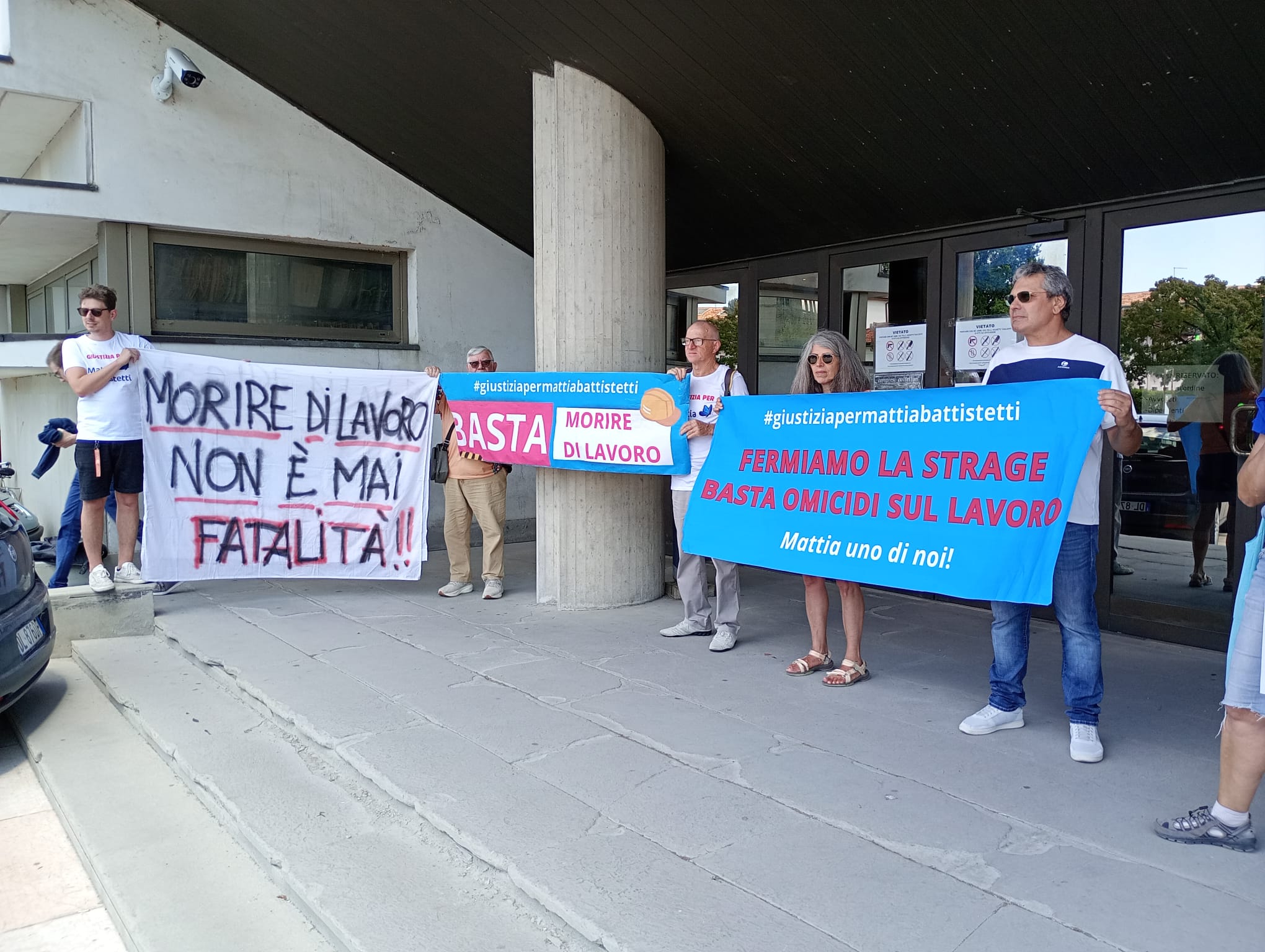 Caso Mattia Battistetti, la lotta per la giustizia non si ferma: presidio al tribunale di Treviso